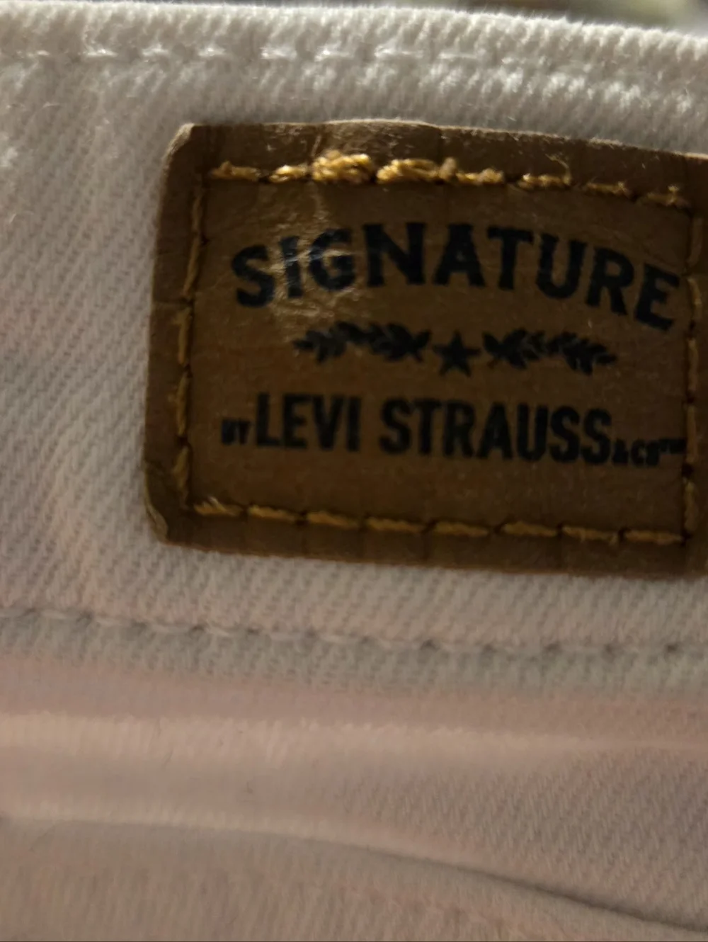Women's White Levi Jeans - Picture 6 of 6